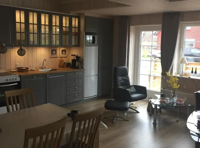 Mersted House Тённер